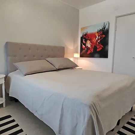 Apartment Station With Free Parking